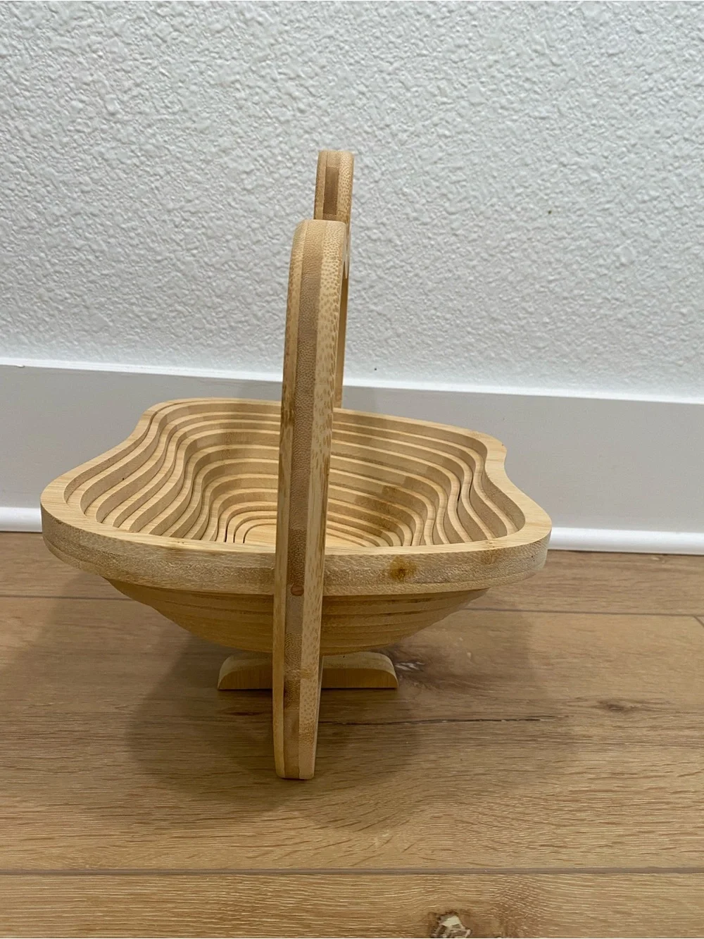 Bonnie & Pop Apple Shaped Collapsible Bamboo Fruit Basket Folding Bowl Trivet